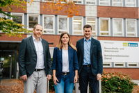 Nicolaj Salzmann (Techniker Krankenkasse), Merle Heitkötter und Dr. Tim Kornblum (beide Gesundheitsamt) (von links) rufen Anbieter innovativer Projekte der stadtteil- und zielgruppenbezogenen Gesundheitsförderung auf, sich um eine Förderung zu bewerben