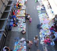 Deckenflohmarkt in der Büchereigasse