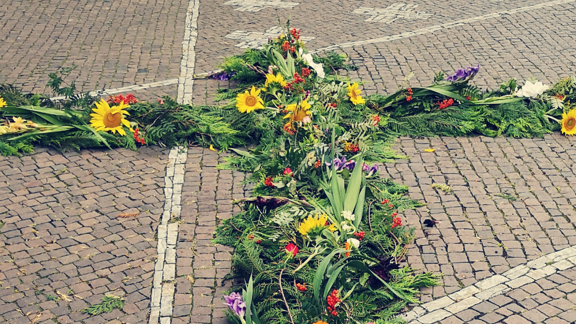 Bild des Hiroschima Blumenkreuzes