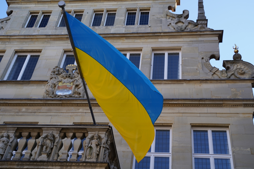 Ukrainische Flagge am Stadtweinhaus