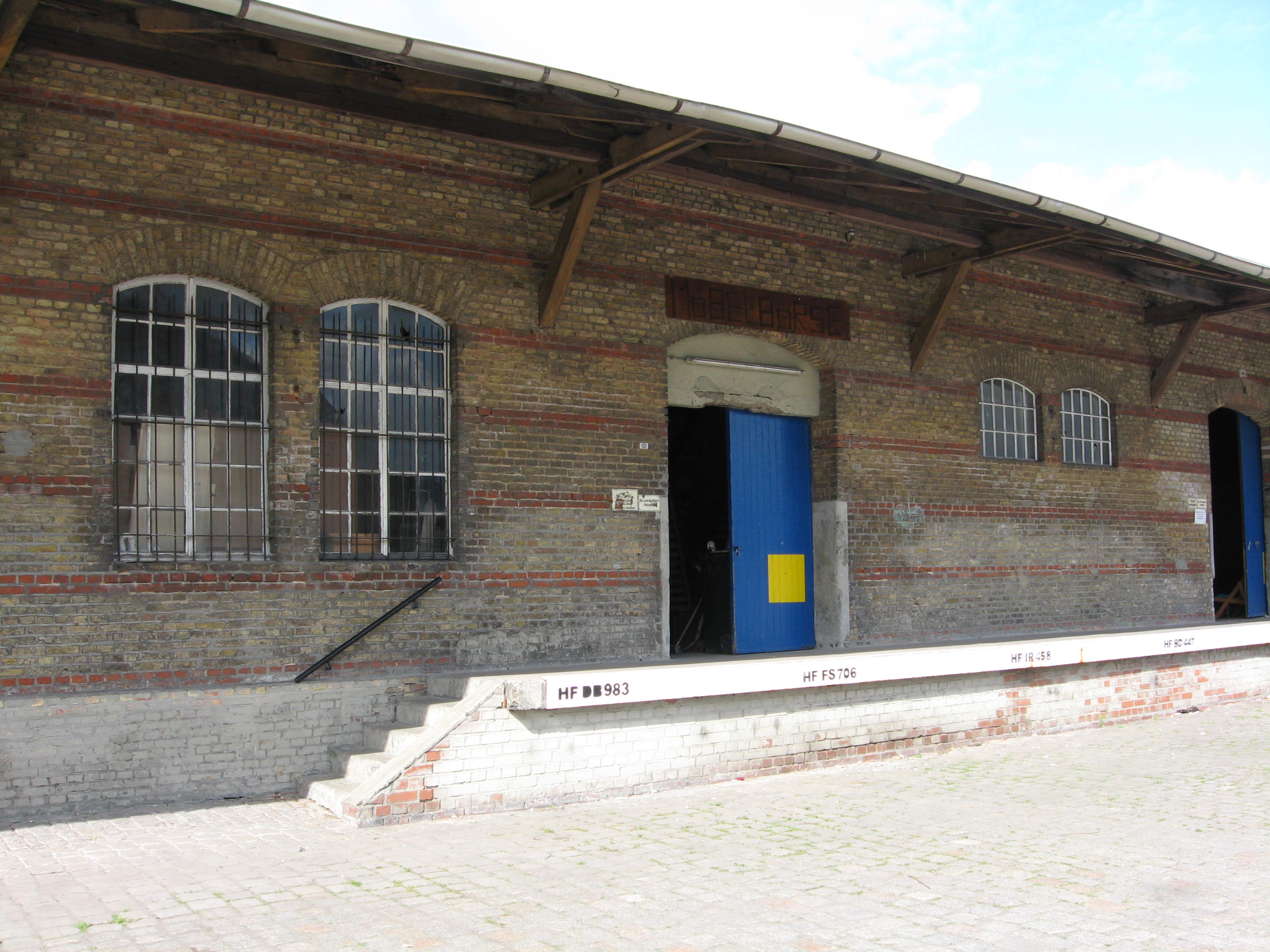 Rückseite eines Backsteingebäudes am Bahnhof Burgsteinfurt