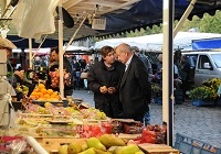 Dreharbeiten für neue Wilsberg-Folgen - auf dem Wochenmarkt