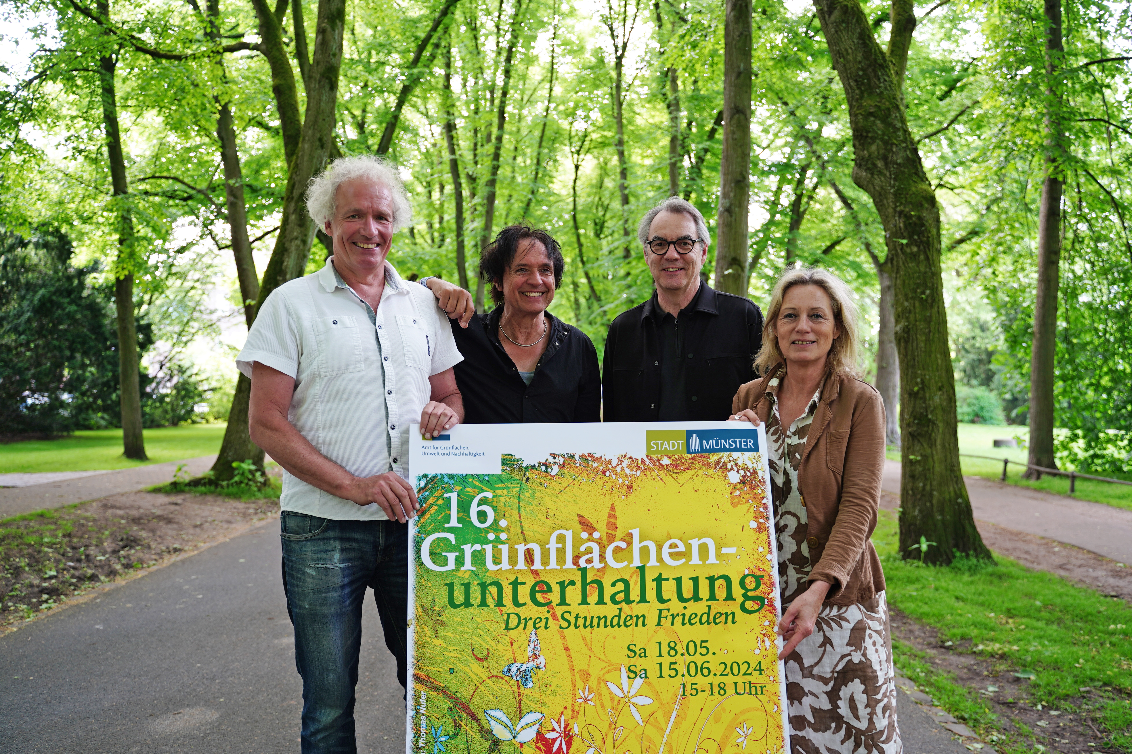 Organisatoren der Grünflächenunterhaltung auf der Promenade in Münster.