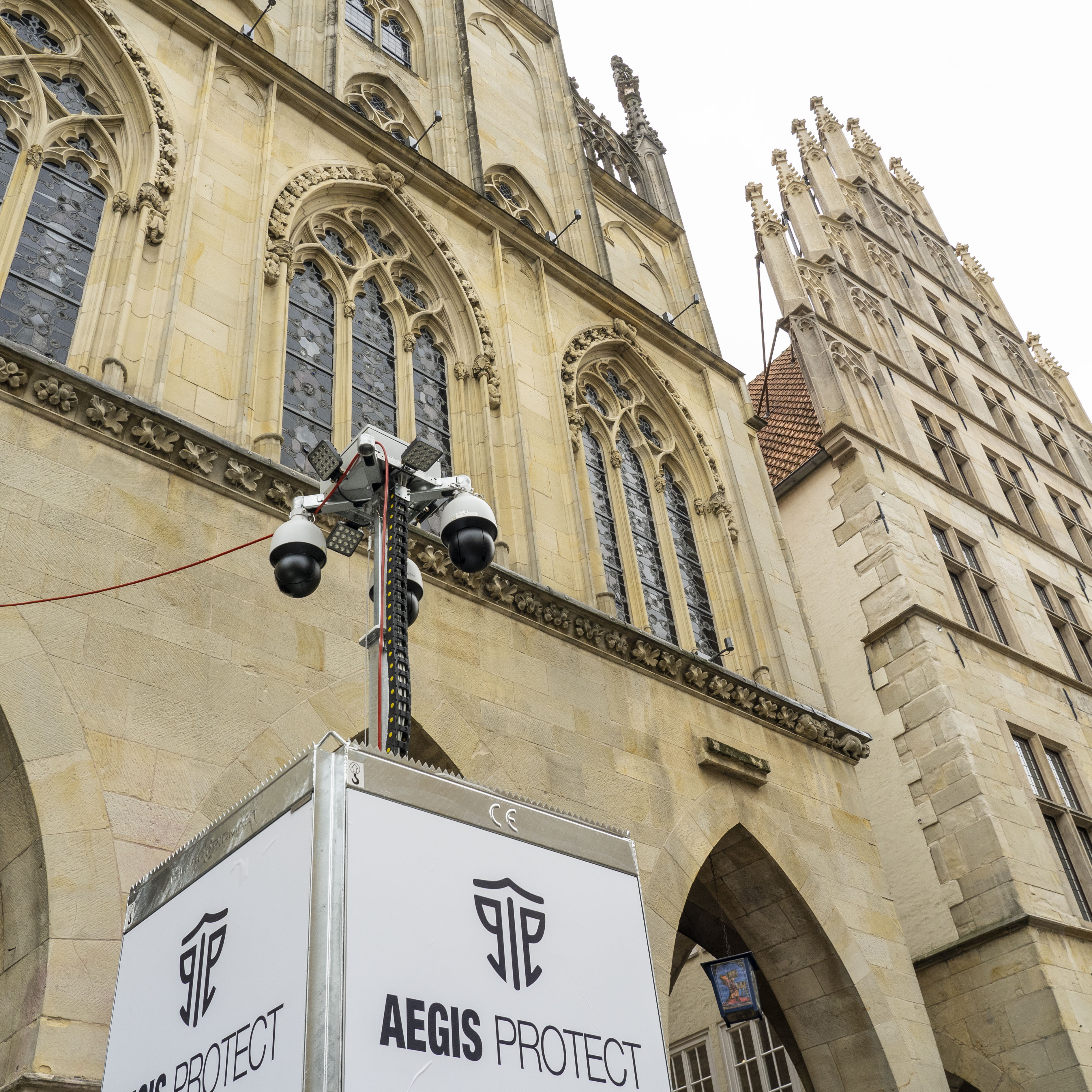 Videokameras vor dem Rathaus