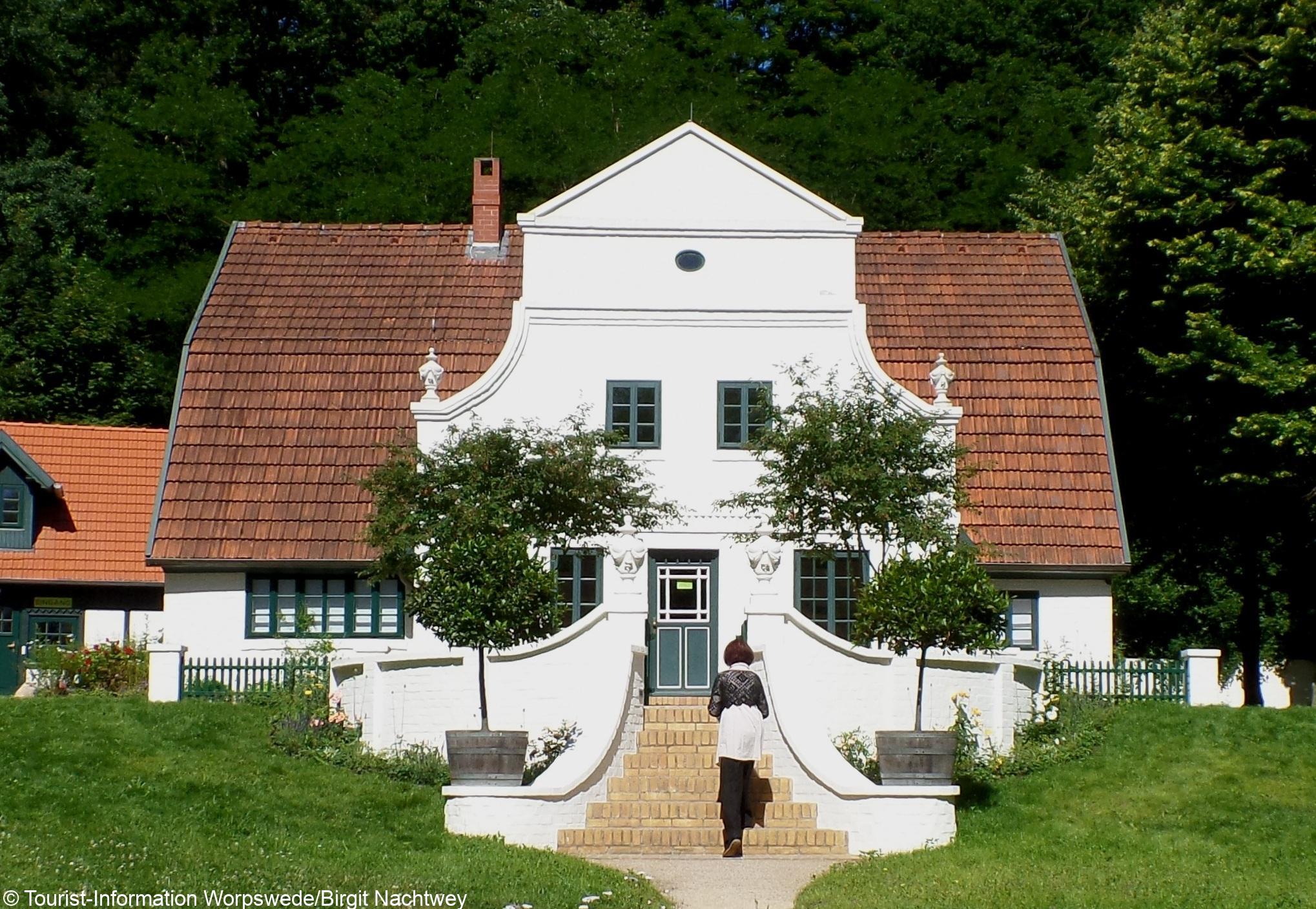 Der Barkenhoff, ein weißes Haus in der Bildmitte, wurde zum Mittelpunkt der Worpsweder Künstlerbewegung