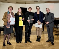 Foto von Dr. Vera Schneider-Bonnemeier, Viktoria Kneip, Elnur Misirli, Prof. Elisabeth Fürniss ( Leitungsteam Jugendakademie), Peter Nagy (Direktor WSfM, Leitungsteam Jugendakademie)