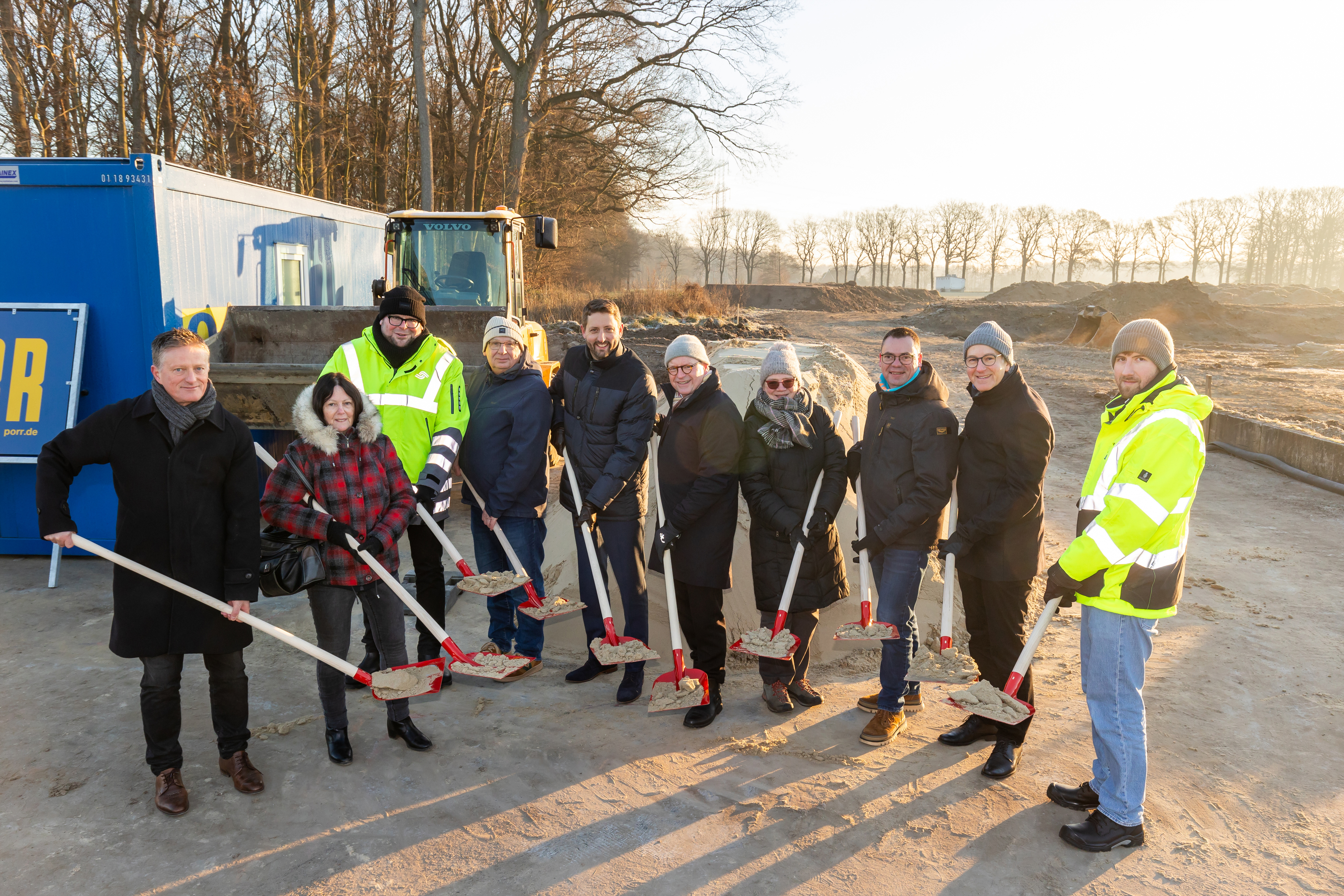 Gruppenfoto beim Spatenstich in Albachten-Ost